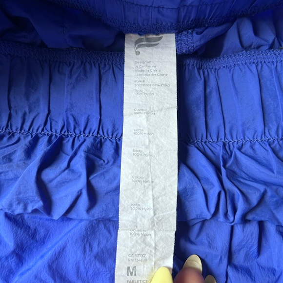 Fabletics Ultra High-Waisted Piped Nylon Short
Extreme royal/ reflective silver - Picture 4 of 4